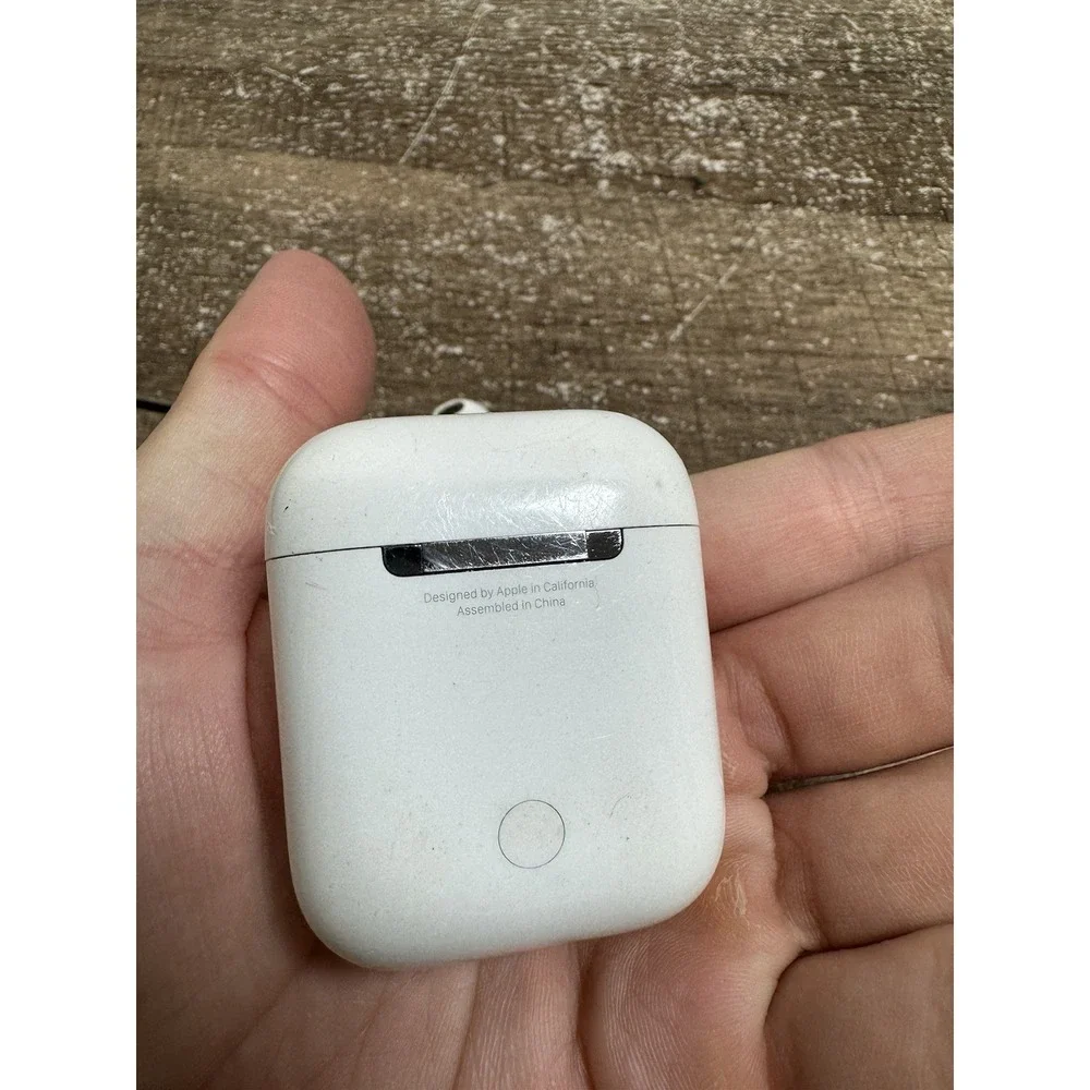 Apple AirPods 2nd Gen Bluetooth Headphones with Charging‎ Case White